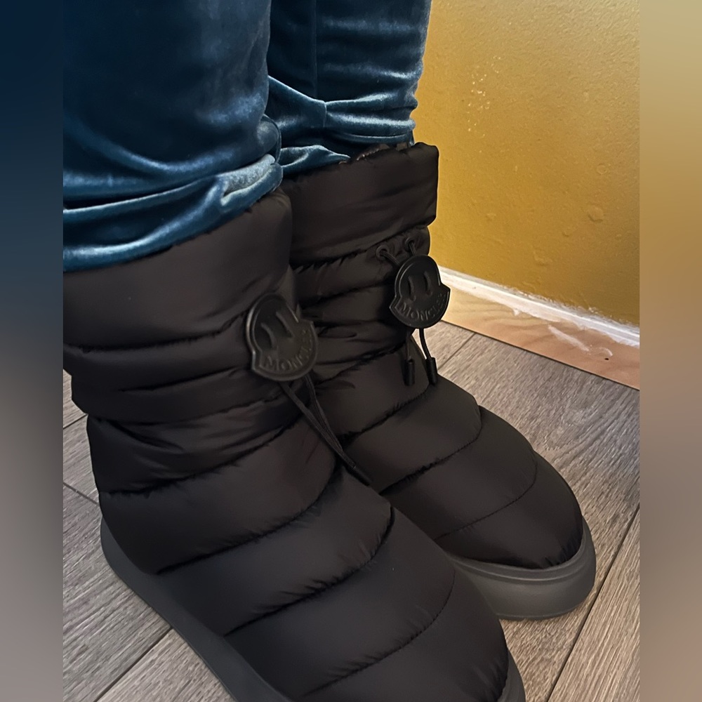 NWT - Moncler Gaia Mid without pocket / box included Proof of Authenticity. - Picture 8 of 14